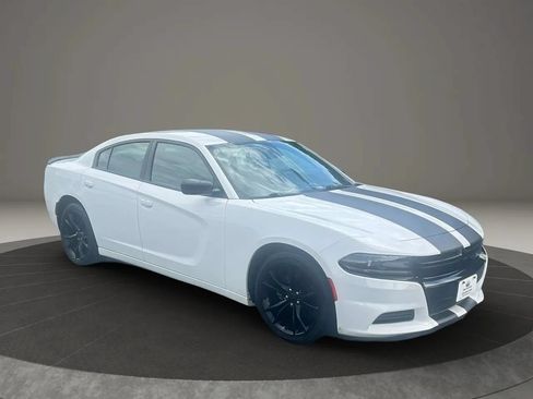 Used 2016 Dodge Charger SE w/ Blacktop Package RWD image 7