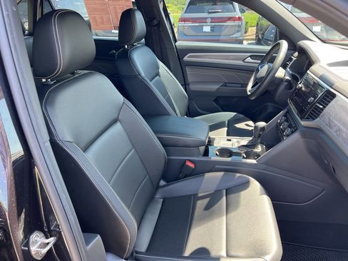 Used 2022 Volkswagen Atlas Cross Sport SE FWD image 23