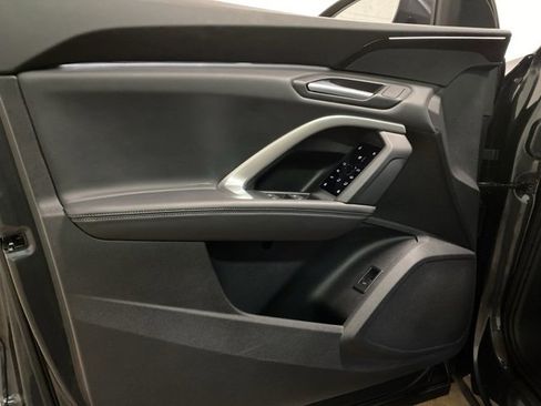 Used 2025 Audi Q5 Premium w/ Convenience Package image 31