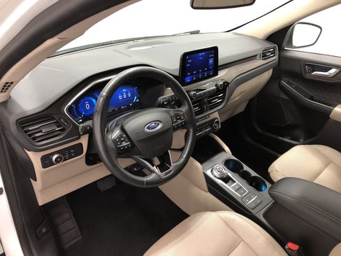 Used 2020 Ford Escape Titanium image 12