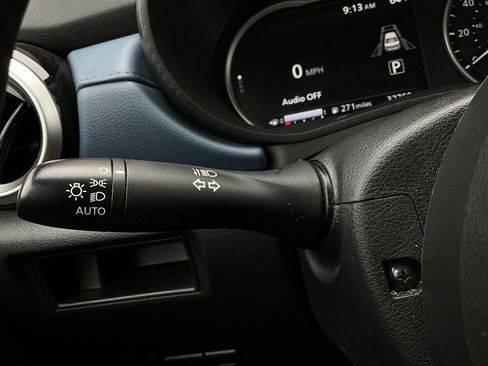 Used 2025 Nissan Versa SV image 31