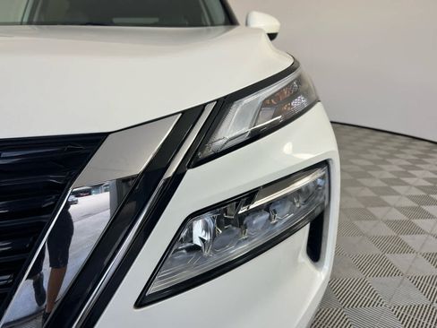Used 2023 Nissan Rogue SV FWD image 11