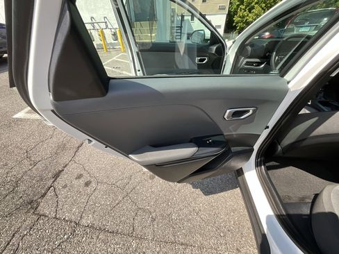 Used 2025 Kia K4 LXS image 21