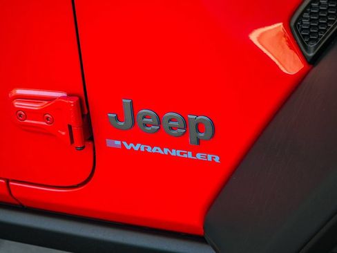 Used 2024 Jeep Wrangler Unlimited AWD/4WD image 9