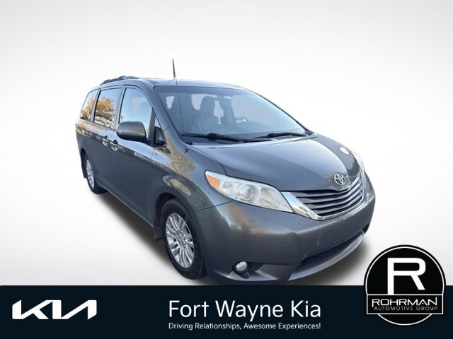 Used 2012 Toyota Sienna XLE w/ Entertainment Pkg FWD image 8