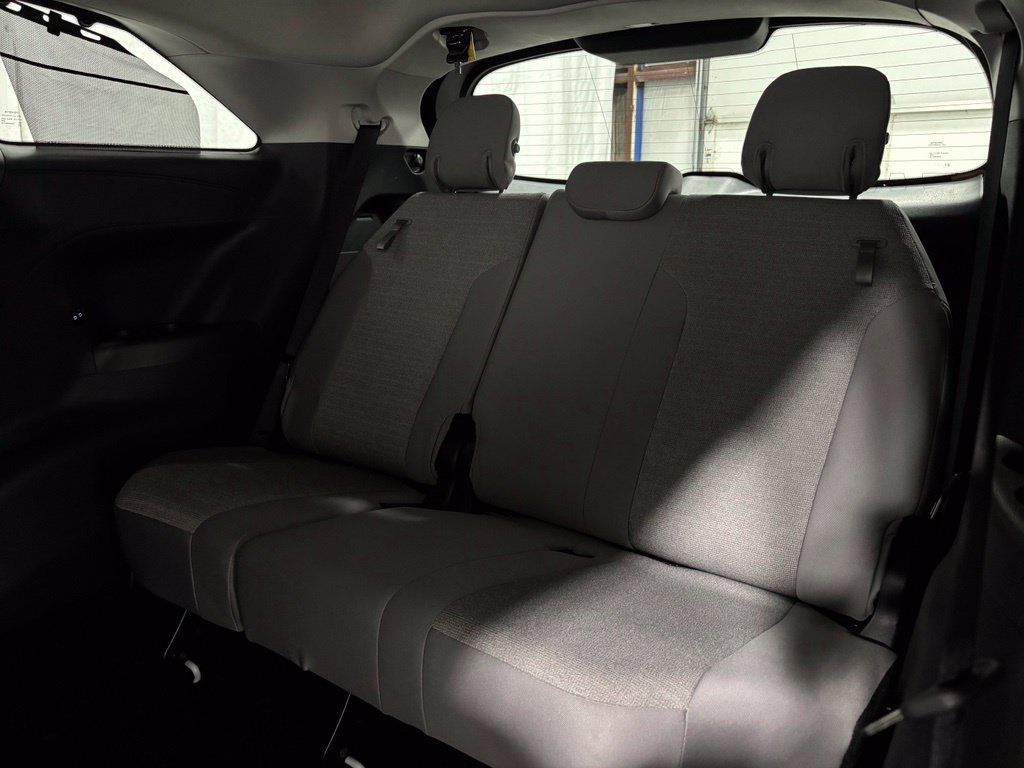 Used 2026 Toyota Sienna LE FWD image 54