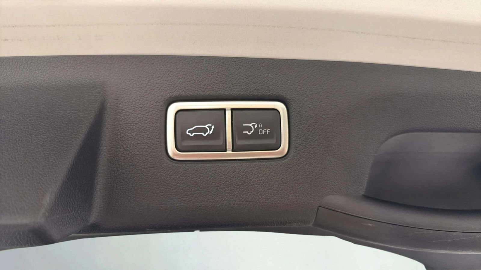 Used 2025 Kia Sorento SX AWD/4WD image 16