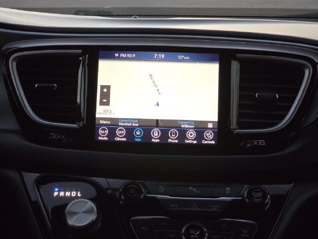Used 2020 Chrysler Pacifica Touring-L Plus FWD image 23