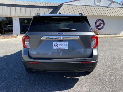 Used 2024 Ford Explorer XLT RWD image 7