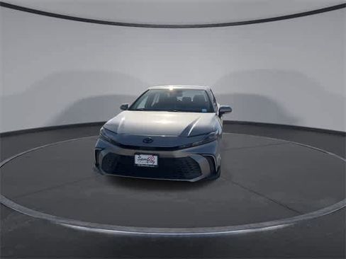 Certified 2025 Toyota Camry SE image 3