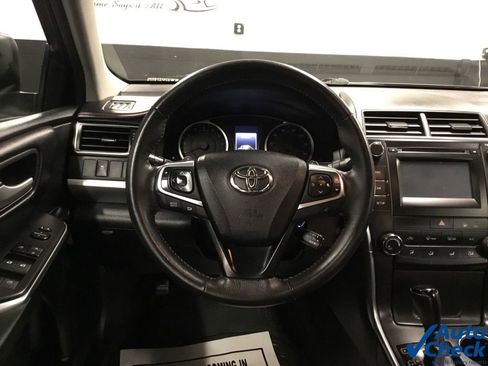 Used 2017 Toyota Camry SE w/ Moonroof Package image 45