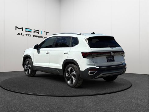 Used 2025 Volkswagen Taos SE AWD/4WD image 7