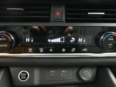 Used 2023 Nissan Rogue SV image 17