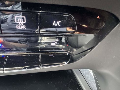 Used 2023 Buick Envision Essence image 31