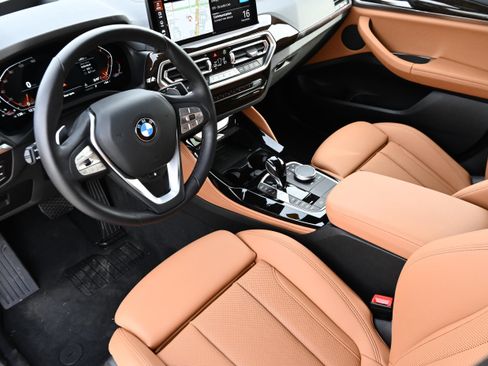 Certified 2025 BMW X4 xDrive30i image 9