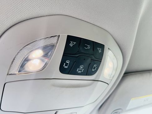 Used 2017 Chrysler Pacifica Touring-L Plus w/ Advanced Safetytec Group FWD image 19