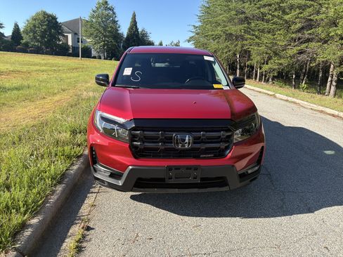 Used 2025 Honda Ridgeline Sport image 3
