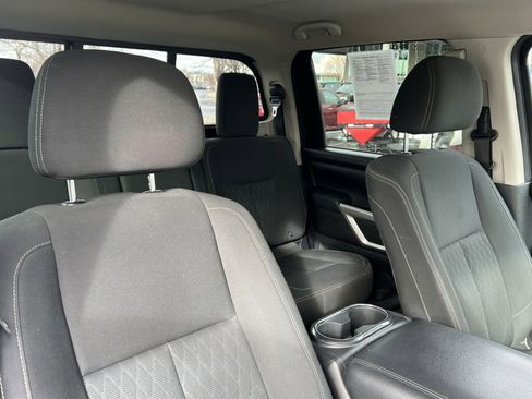Used 2017 Nissan Titan SV image 34