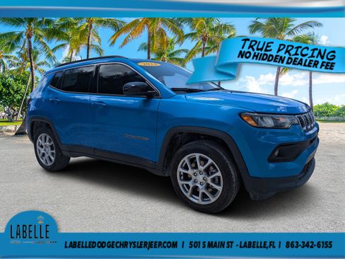 Used 2024 Jeep Compass Latitude AWD/4WD image 1