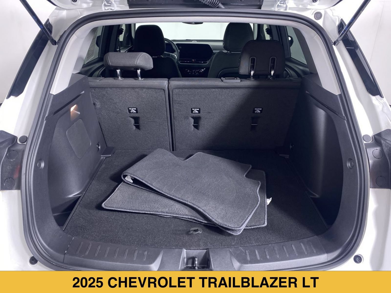 Used 2025 Chevrolet TrailBlazer LT w/ LT Cold Weather Package FWD image 13
