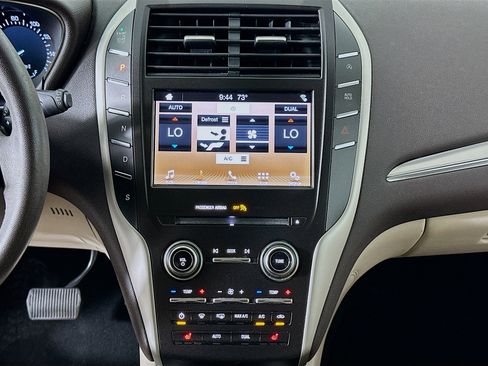Used 2019 Lincoln MKC Premiere FWD image 22