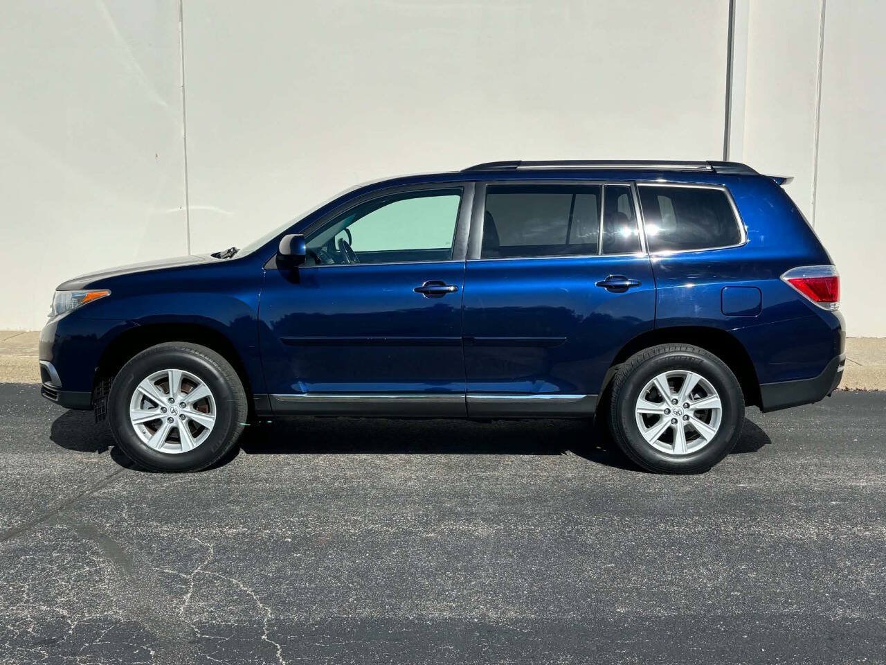 Used 2012 Toyota Highlander 4WD w/ Tech Pkg image 3