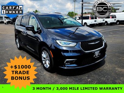 Used 2021 Chrysler Pacifica Touring-L w/ Uconnect Theater Family Group