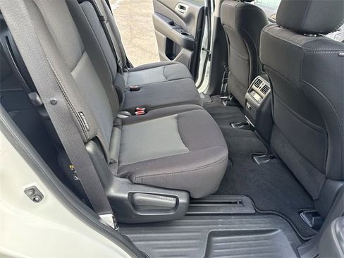 Used 2020 Nissan Pathfinder S image 11