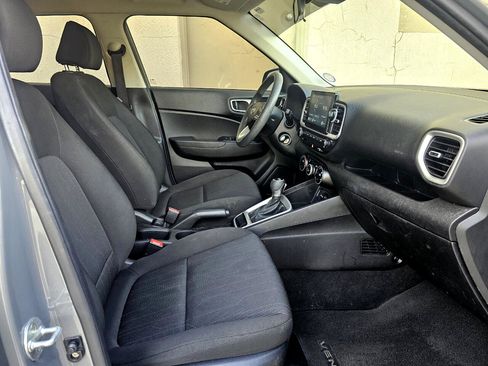 Used 2021 Hyundai Venue SE image 21