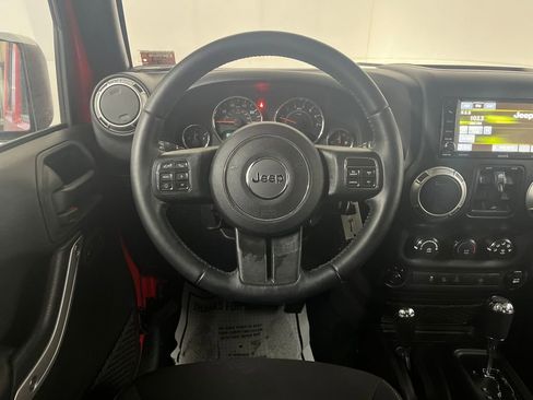 Used 2017 Jeep Wrangler Unlimited Rubicon w/ Connectivity Group image 31