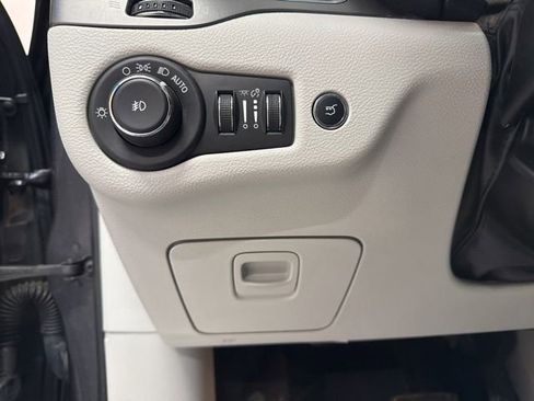 Used 2019 Jeep Cherokee Limited image 29