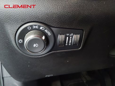 Used 2022 Jeep Compass Limited image 19