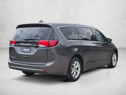 Used 2017 Chrysler Pacifica Touring Plus w/ Tire & Wheel Group FWD image 5