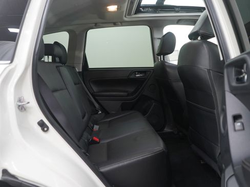 Used 2016 Subaru Forester 2.0XT Touring w/ Eyesight & Navigation System image 12