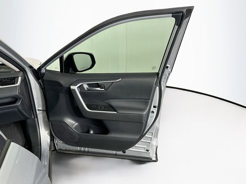 Used 2025 Toyota RAV4 XLE w/ Convenience Package FWD image 32