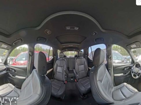 Used 2023 Chevrolet Traverse RS AWD/4WD image 8