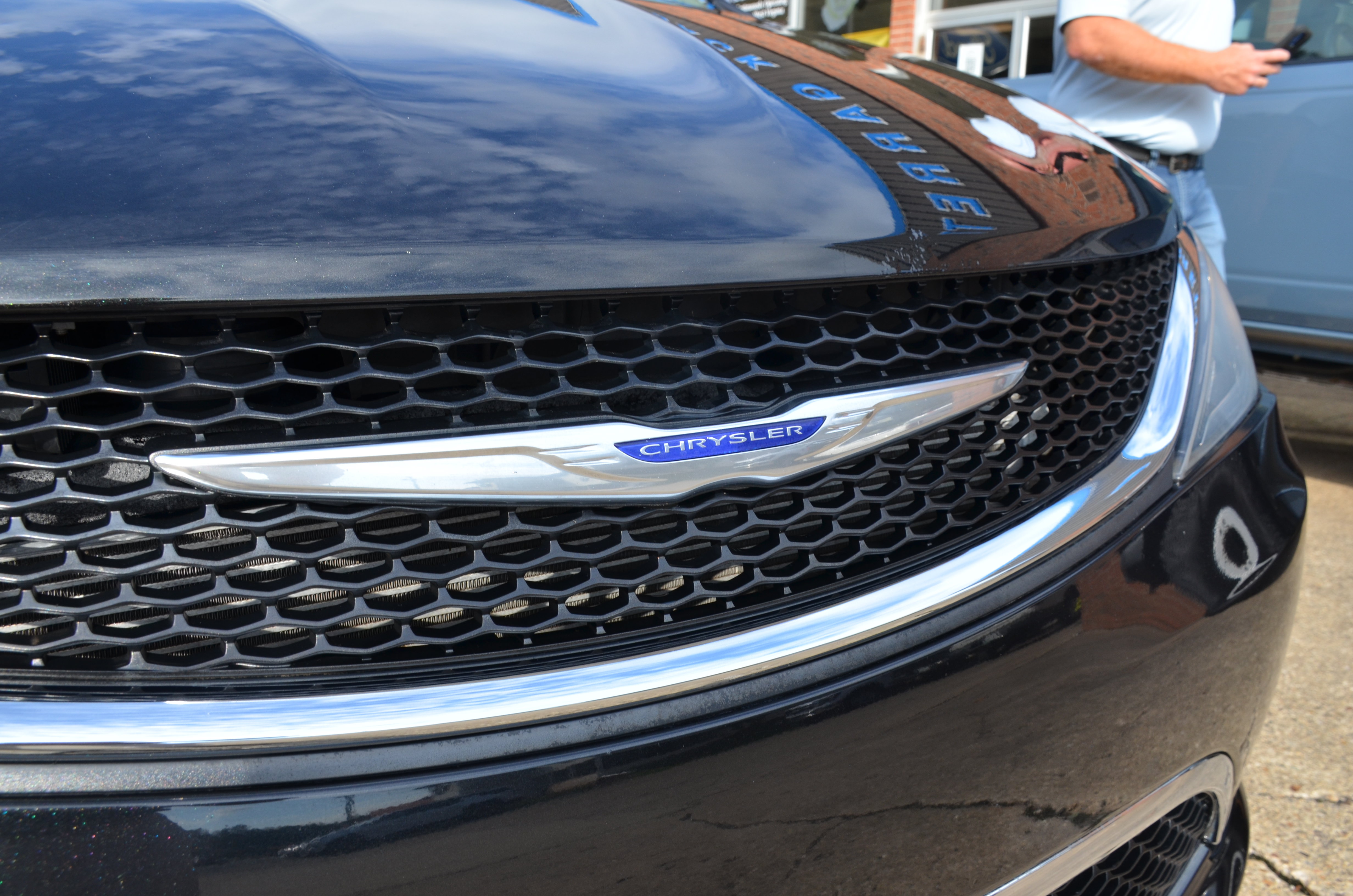 Used 2020 Chrysler Pacifica Touring-L Plus FWD image 9