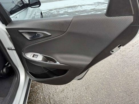 Used 2018 Chevrolet Malibu LT image 17