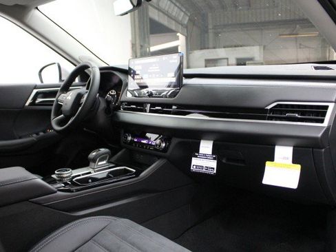 New 2025 Mitsubishi Outlander SE image 17