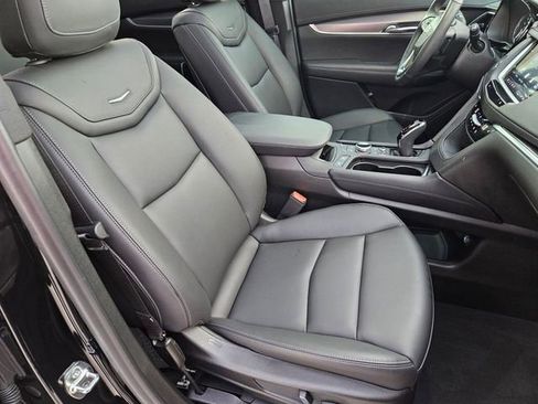New 2025 Cadillac XT6 Luxury image 28