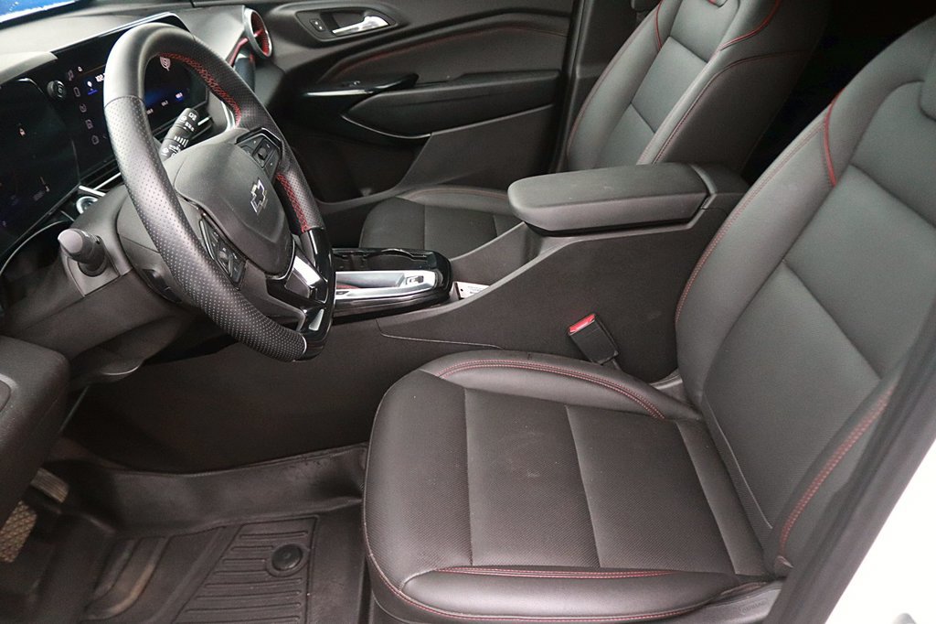 Used 2025 Chevrolet Trax RS w/ Sunroof Package FWD image 14