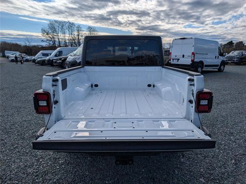 New 2026 Jeep Gladiator Willys image 8