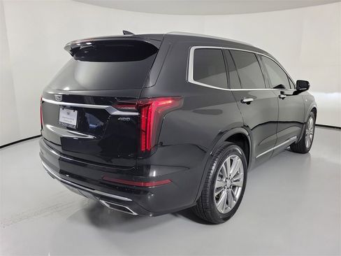 Certified 2023 Cadillac XT6 Premium Luxury image 4