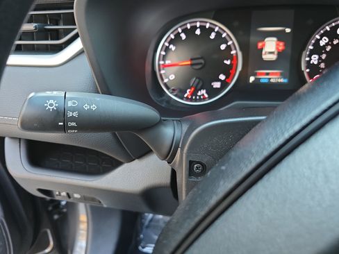 Used 2021 Toyota RAV4 LE image 25