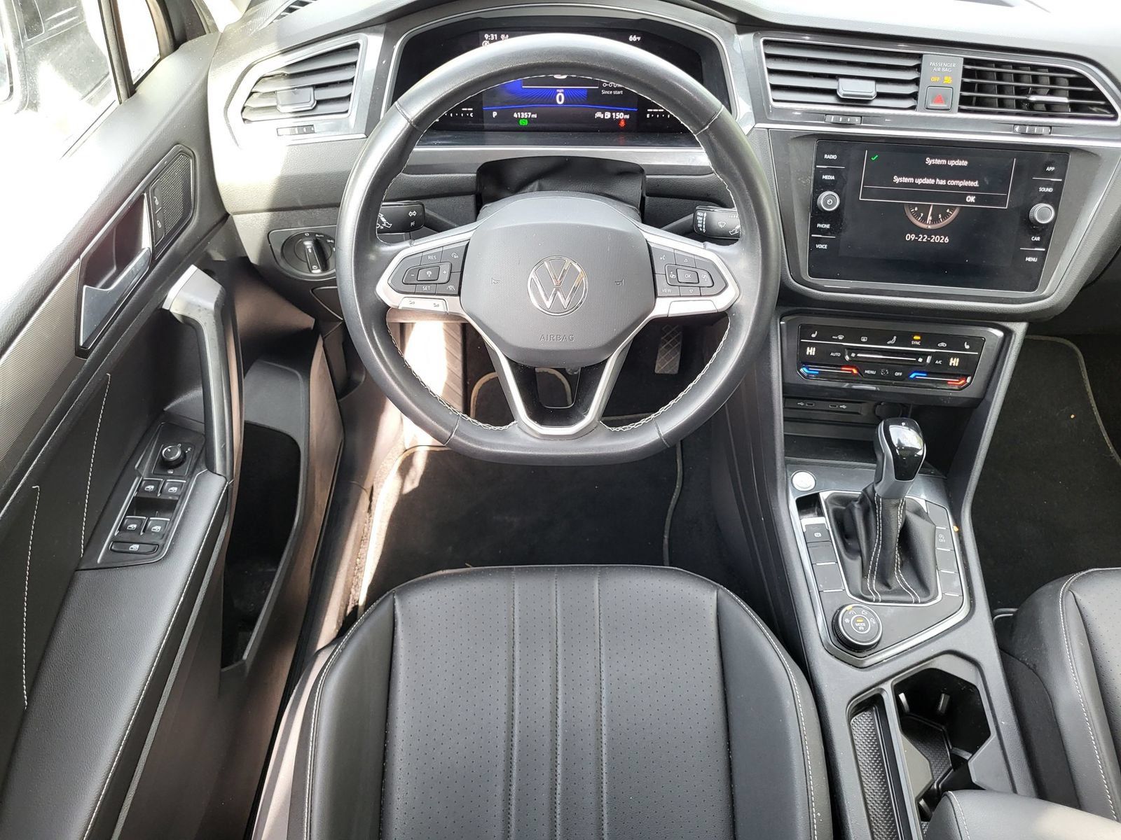 Used 2023 Volkswagen Tiguan SE w/ Panoramic Sunroof Package AWD/4WD image 25