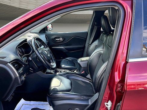 Used 2019 Jeep Cherokee Latitude Plus FWD image 22