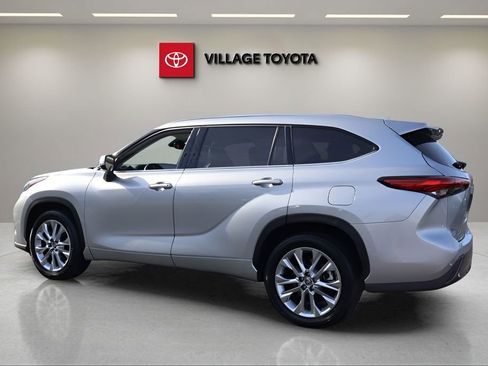 Certified 2021 Toyota Highlander Limited image 3