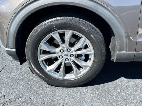 Used 2021 Ford Explorer Limited w/ Equipment Group 301A image 11