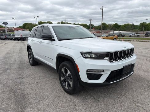 Used 2022 Jeep Grand Cherokee Limited 4xe image 3