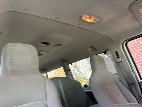 Used 2011 Ford E-350 and Econoline 350 XLT image 17